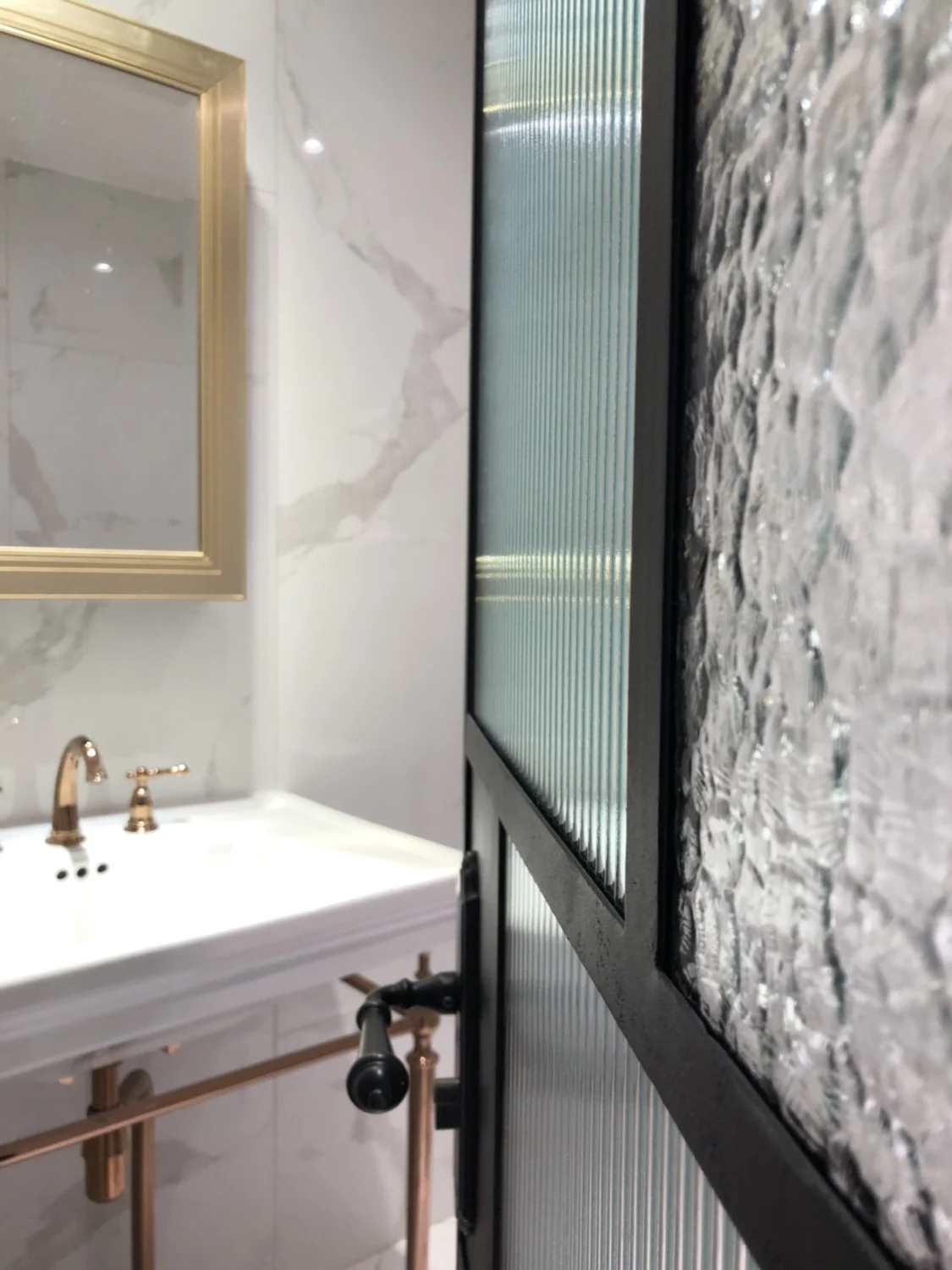 Three-hole bracket basin floor - Home Bathroom Design Simple review and price